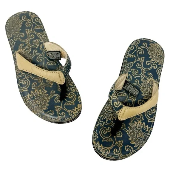 Teva Leather Habit River Floral Flip Flops
Sandals Blue Tan Size 11 - Picture 2 of 9